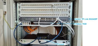 Serverschrank Anschlüsse.jpg